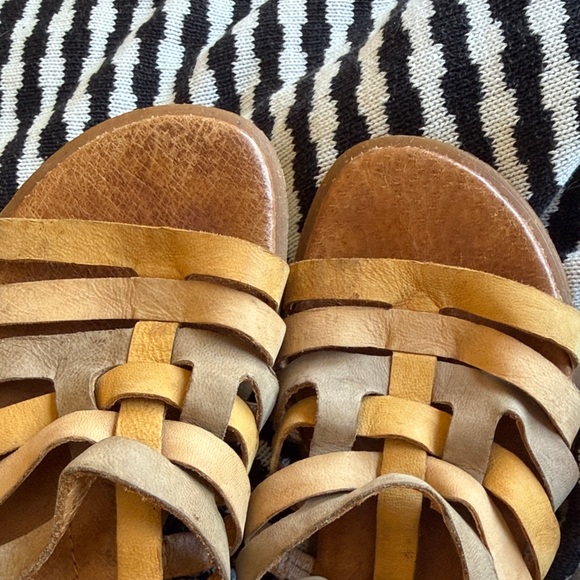 Strappy leather sandals - Picture 6 of 9